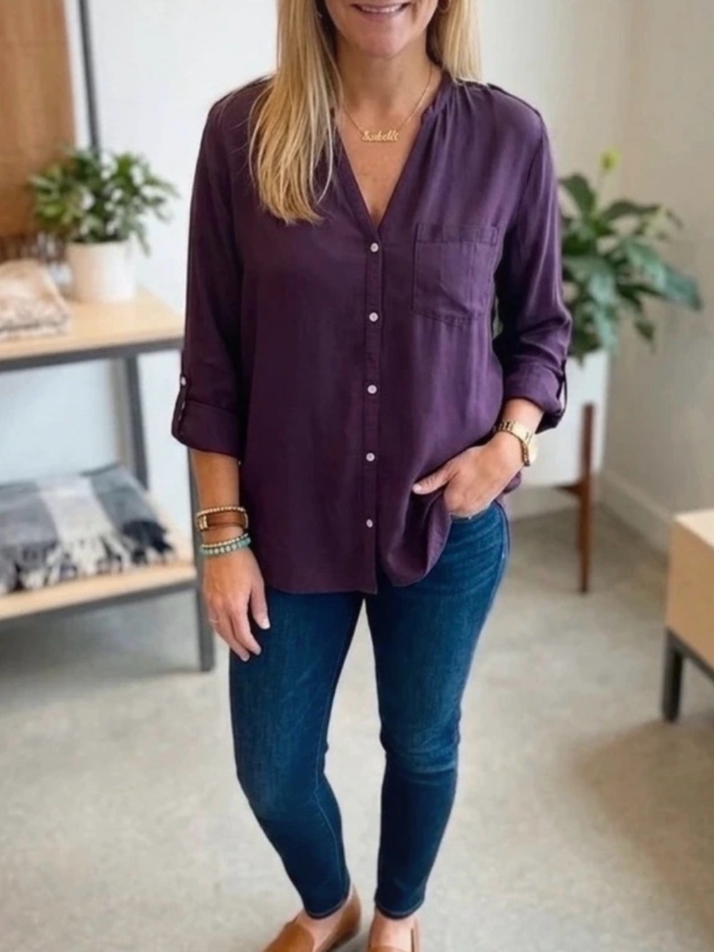 Gap women's purple v-neck button down blouse. Size Large.